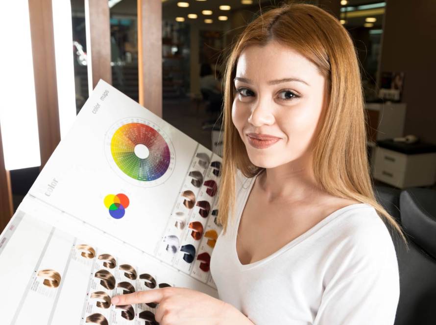 Full color o retoque Mujer mostrando tonos de color